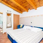 4 Bedroom Cozy In Mlini