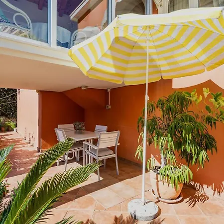 4 Bedroom Cozy In Holiday home Mlini