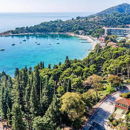 4 Bedroom Cozy In * Mlini