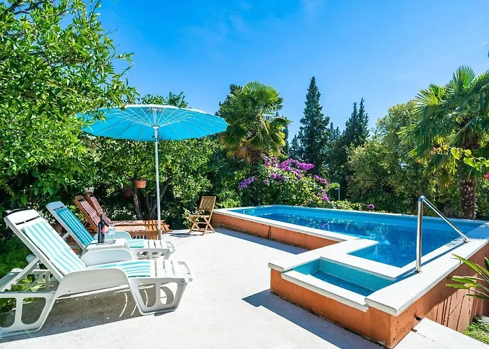 4 Bedroom Cozy In Holiday home Mlini