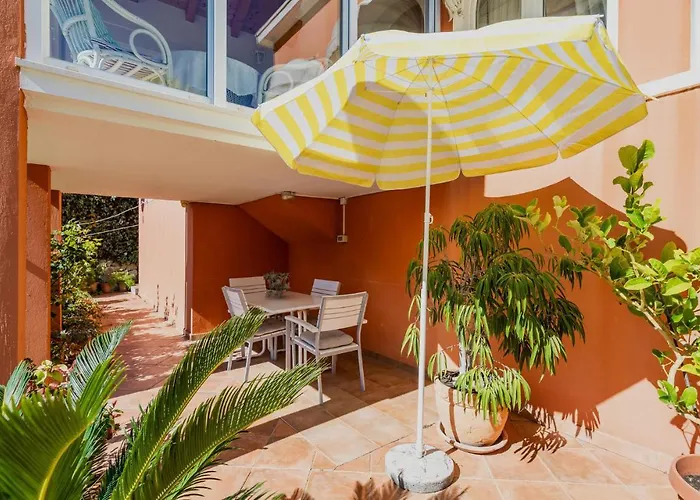 4 Bedroom Cozy In Holiday home Mlini