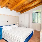 4 Bedroom Cozy In Holiday home