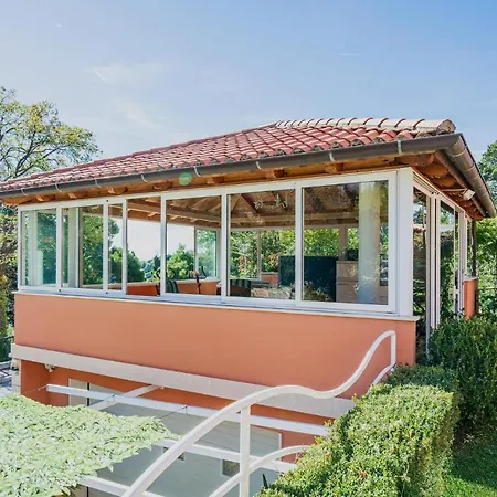 4 Bedroom Cozy In
