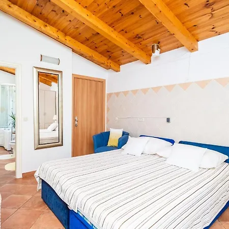 4 Bedroom Cozy In Mlini