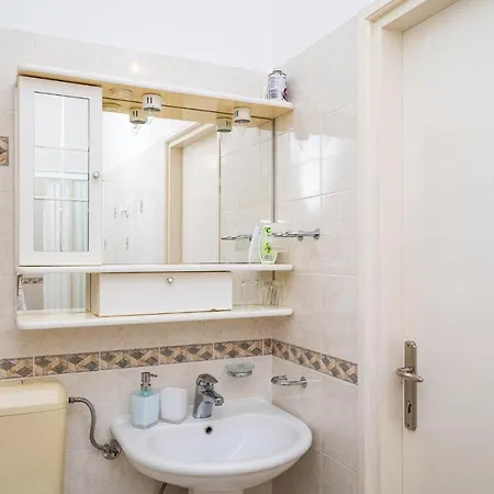 4 Bedroom Cozy In Prázdninový dům *