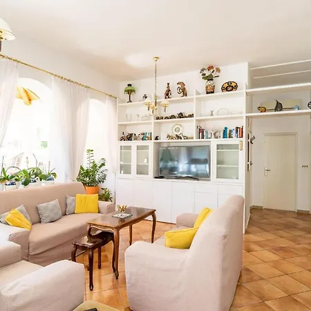 4 Bedroom Cozy In