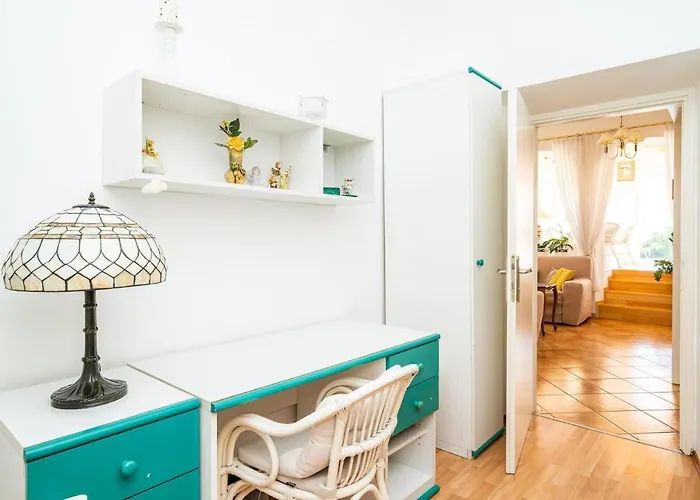 Дом отдыха 4 Bedroom Cozy In *