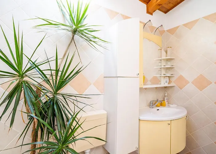 4 Bedroom Cozy In Млини